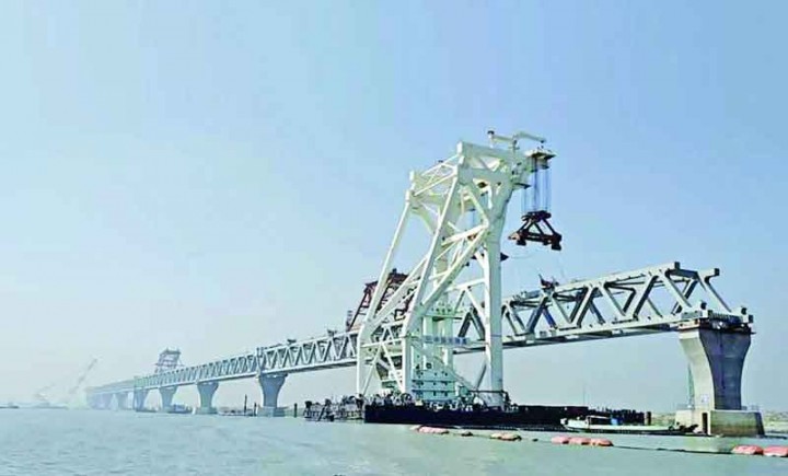 আজ বসছে পদ্মা সেতুর ৩৭তম স্প্যান
